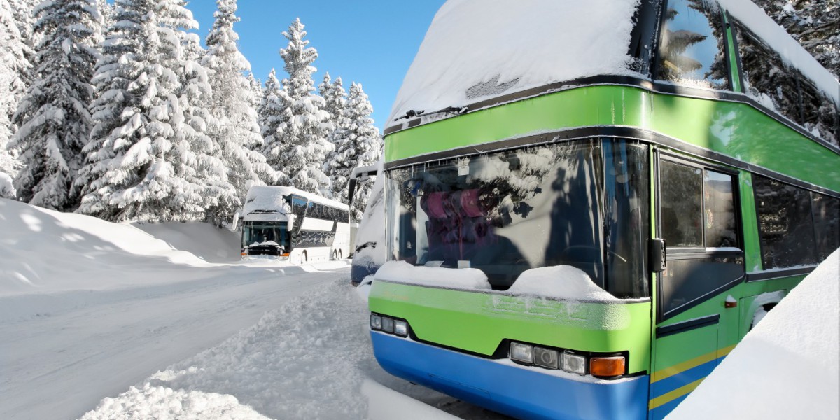 bus in sneeuw